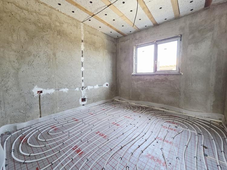 Casă individuală cu 4 camere cu Teren 470 Mp în Costi