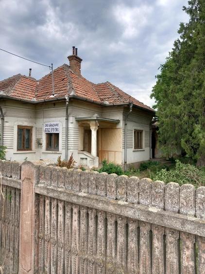 Casă cu 5 camere cu Teren 1750 Mp în Central
