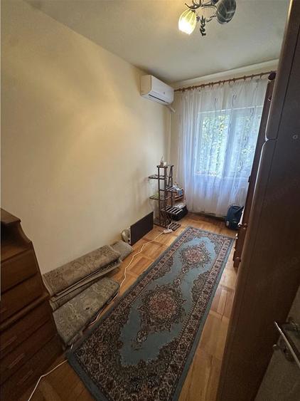 Apartament cu 3 camere decomandat în Lipovei