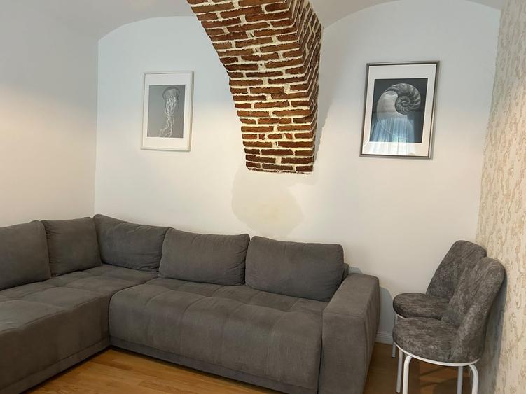 Apartament cu 2 camere semidecomandat, mobilat în Centrul Istoric