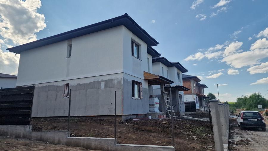 Casă cu 4 camere în Miroslava