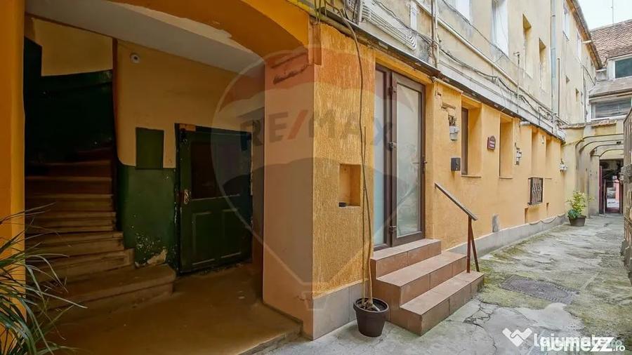 Apartament cu 3 camere nedecomandat în Centrul Istoric