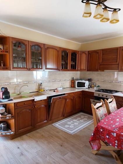 Casă cu 4 camere în Central