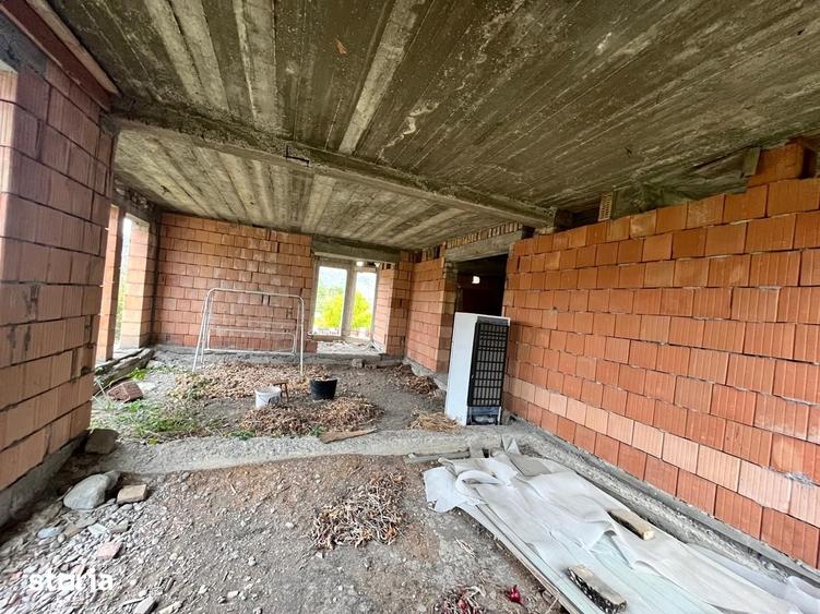 Casă cu 4 camere cu Teren 1800 Mp în Pănet