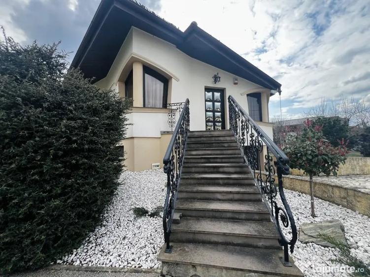 Casă cu 7 camere cu Teren 826 Mp în Dumbrăvița