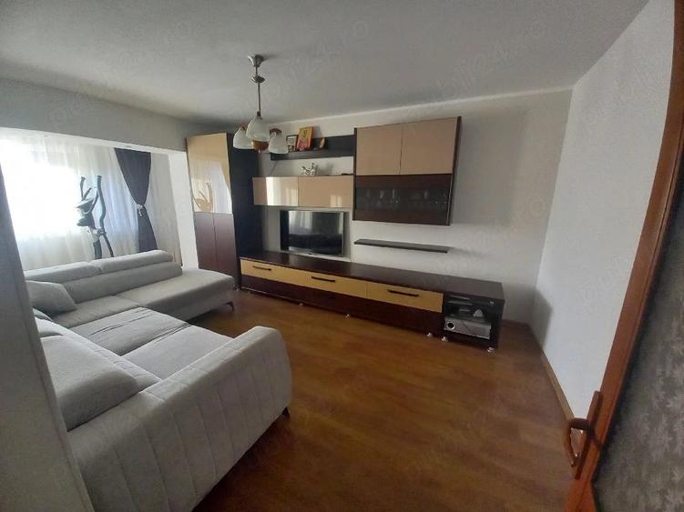 Apartament cu 3 camere decomandat în Obor