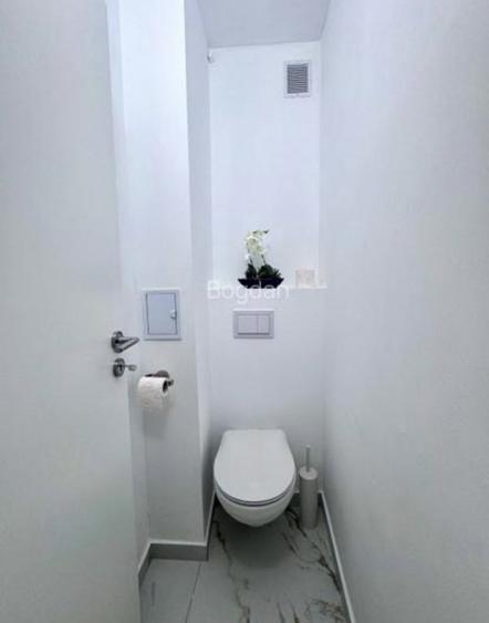 Apartament cu 4 camere semidecomandat în Central