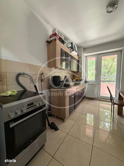 Apartament cu 4 camere decomandat în Decebal