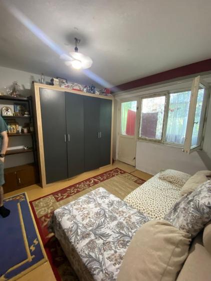Apartament cu 3 camere semidecomandat în Viziru 1