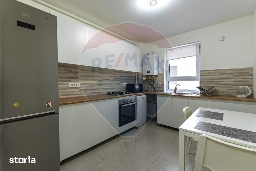 Apartament cu 3 camere, mobilat în Tractorul