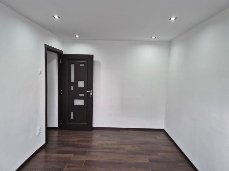 Apartament cu 3 camere decomandat în Micro 4