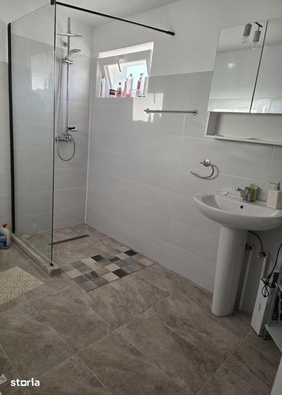 Casă cu 5 camere cu Teren 380 Mp în Berceni