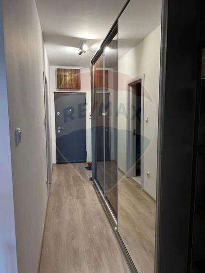 Apartament cu 3 camere decomandat, mobilat în Central