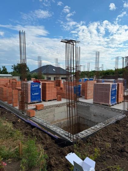 Casă cu 5 camere cu Teren 330 Mp în Horpaz