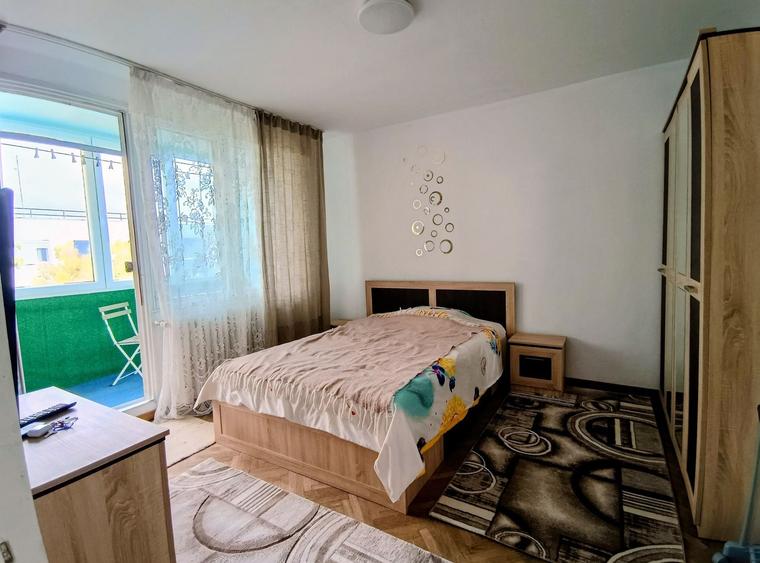 Apartament cu 3 camere decomandat în Exterior Vest