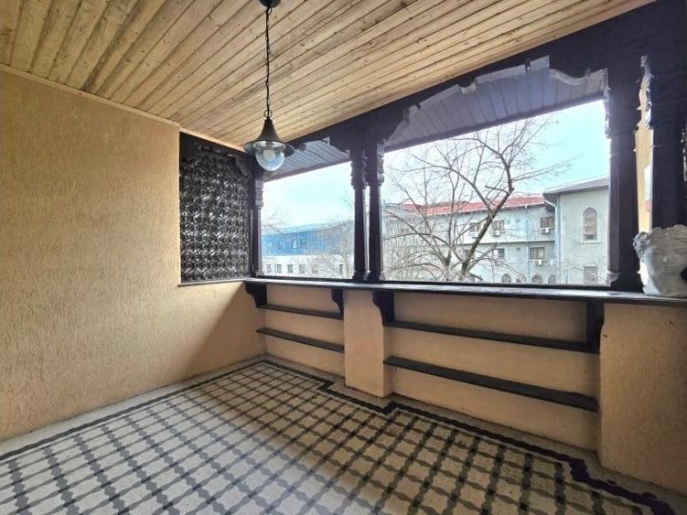 Apartament cu 8 camere în Dorobanți