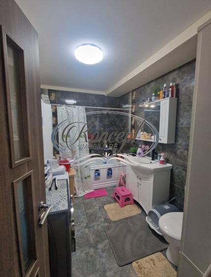 Apartament cu 3 camere semidecomandat, mobilat în Florești