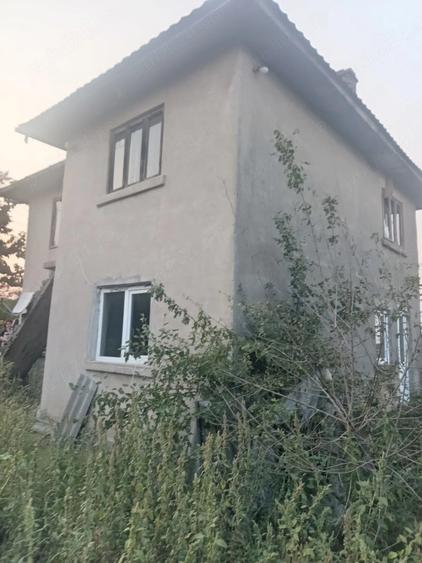 Casă cu 8 camere cu Teren 6000 Mp în Bărăști