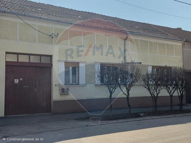 Casă cu 5 camere cu Teren 1010 Mp în Ultracentral