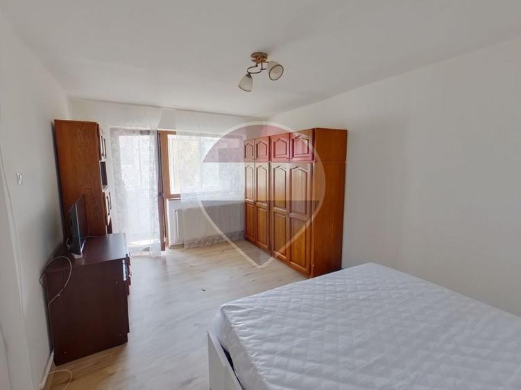 Apartament cu 2 camere decomandat, mobilat în Central