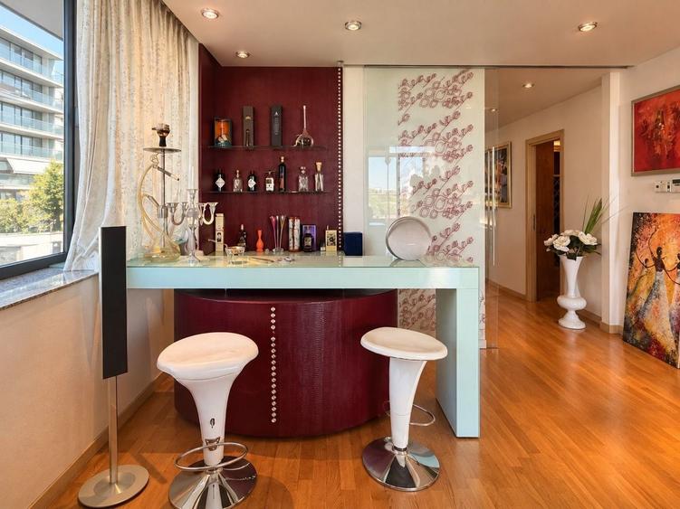 Penthouse cu 10 camere decomandat, mobilat în Herăstrău
