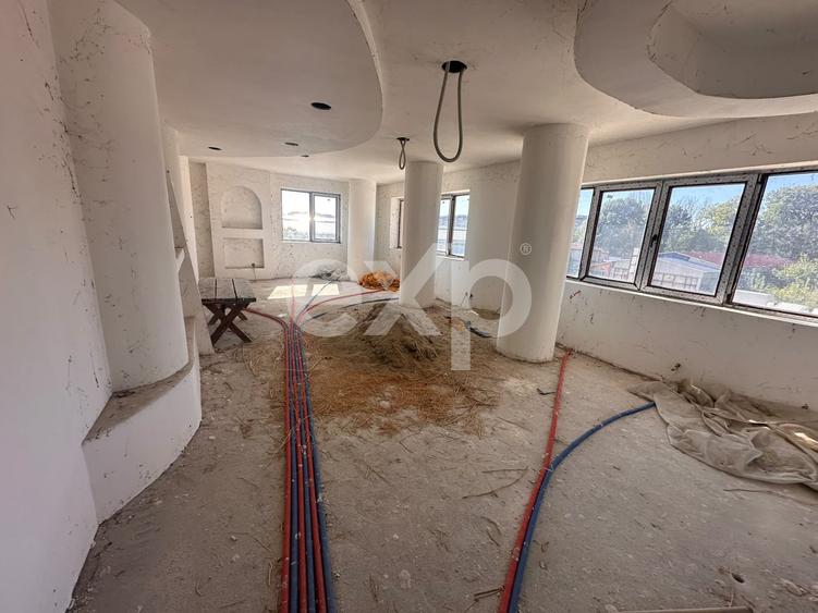 Casă individuală cu 12 camere cu Canalizare în Giulești