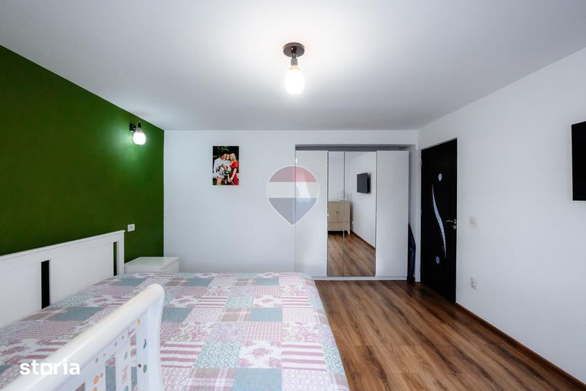 Casă cu 5 camere cu Teren 1800 Mp în Călinești