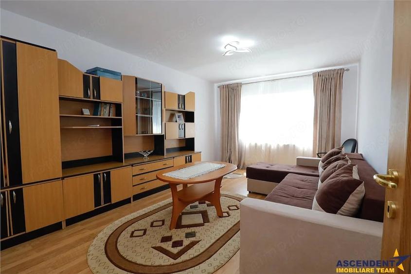 Apartament cu 2 camere decomandat în Est