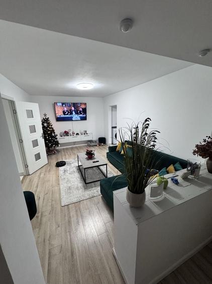Apartament cu 3 camere semidecomandat în Central