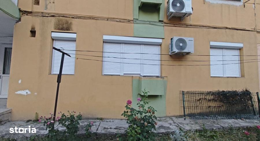 Doua camere, semidecomandat, parter/4, langa Piata din Valea Rosie - 2