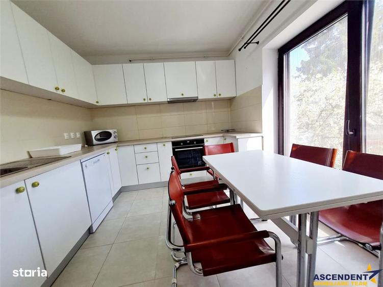 Casă cu 4 camere cu Teren 500 Mp în Central