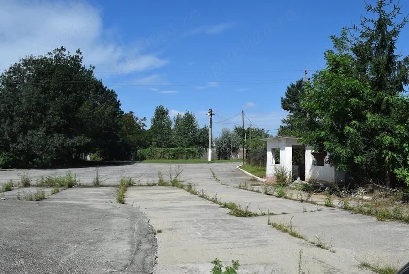Teren de 50500 mp, în Central