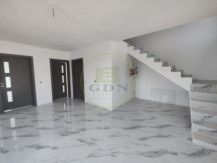 Casă individuală cu 5 camere cu Canalizare în Bariera Vâlcii