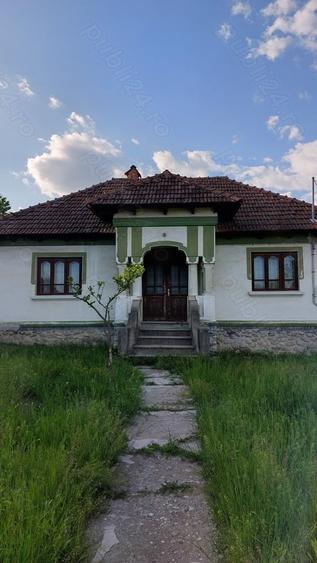 Casă cu 5 camere în Polovragi