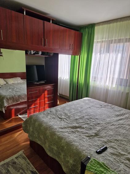Apartament cu 3 camere în Rovine