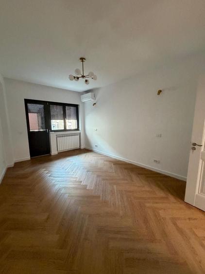 Apartament cu 3 camere decomandat în Lahovari