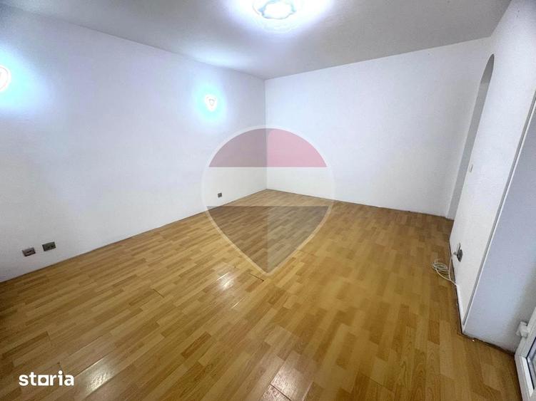 Casă cu 6 camere cu Teren 170 Mp în 13 Septembrie
