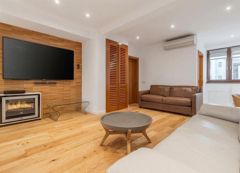 Apartament cu 3 camere decomandat în Ultracentral