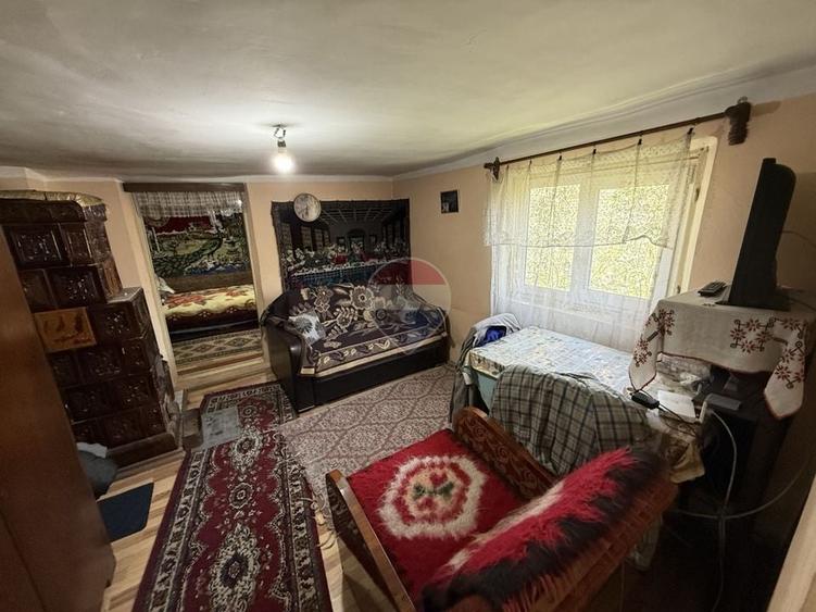 Casă individuală cu 5 camere cu Teren 3056 Mp în Sud