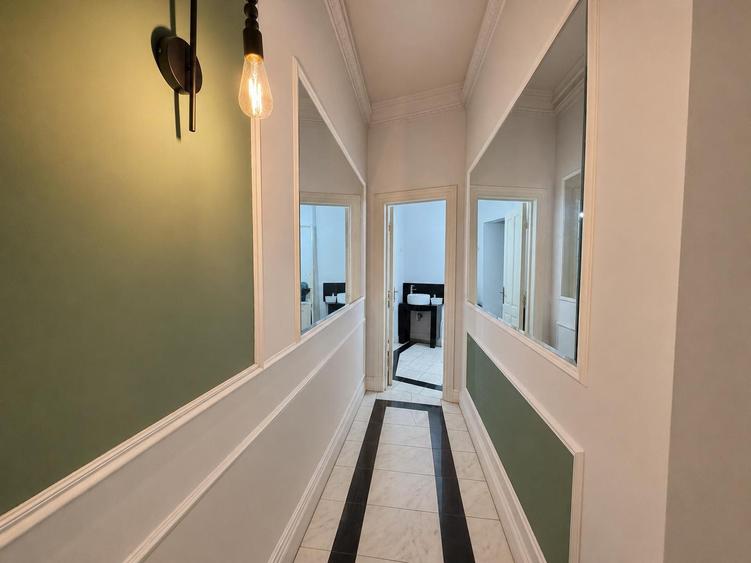 Apartament cu 4 camere semidecomandat în Romană