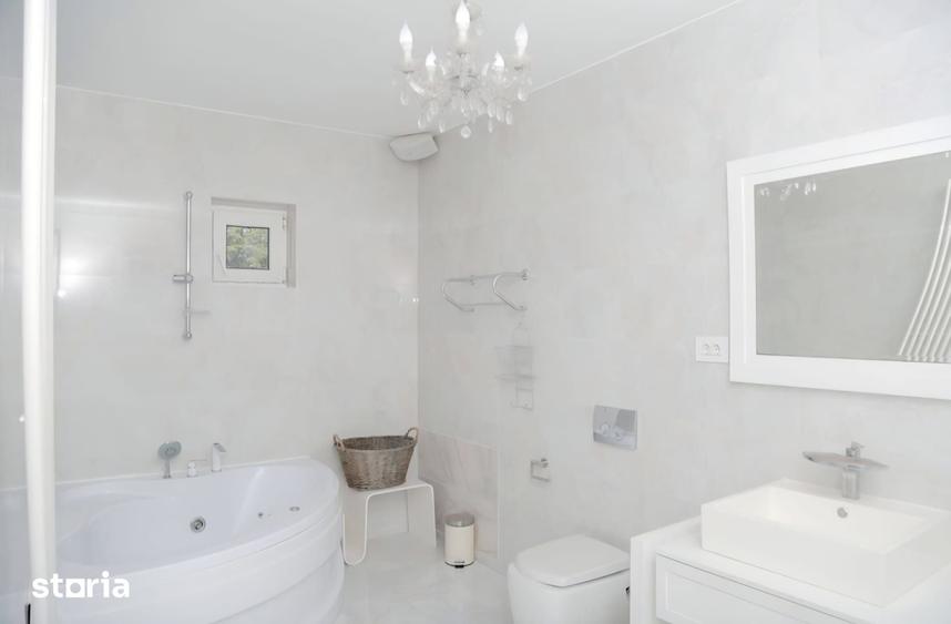 Casă cu 5 camere cu Teren 350 Mp în Central