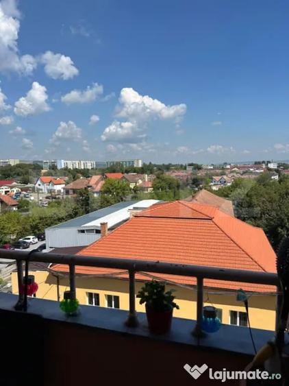 Apartament cu 3 camere decomandat, mobilat în 7 Noiembrie