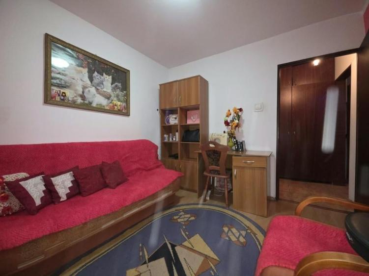 Apartament cu 4 camere în Drumul Taberei