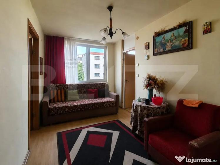 Apartament cu 3 camere semidecomandat în Central