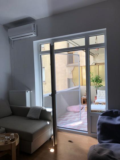 Apartament cu 3 camere decomandat, mobilat în P-ța Romană