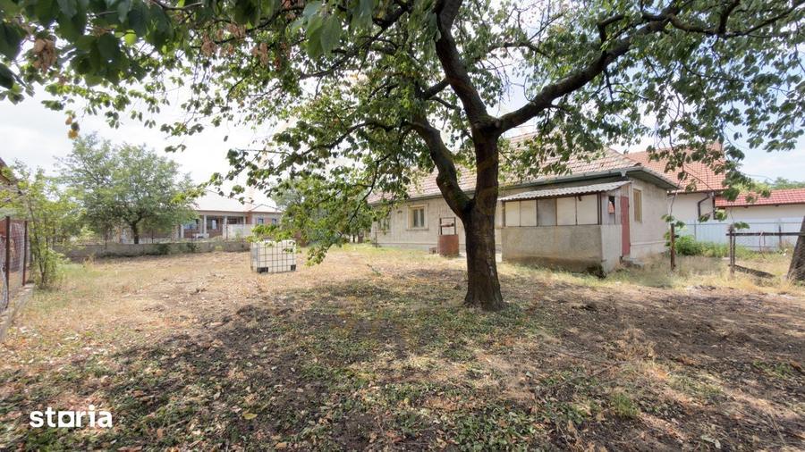 Casă cu 3 camere cu Teren 1036 Mp în Central