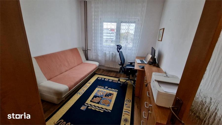 Apartament cu 3 camere decomandat în Sud