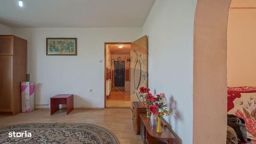 Apartament cu 4 camere în Stupini