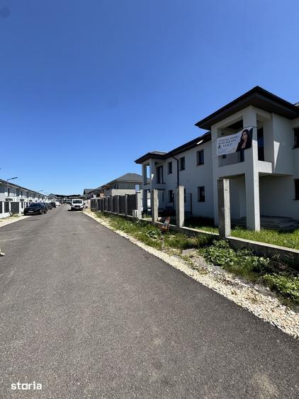 Casă cu 4 camere cu Teren 376 Mp în Stupini