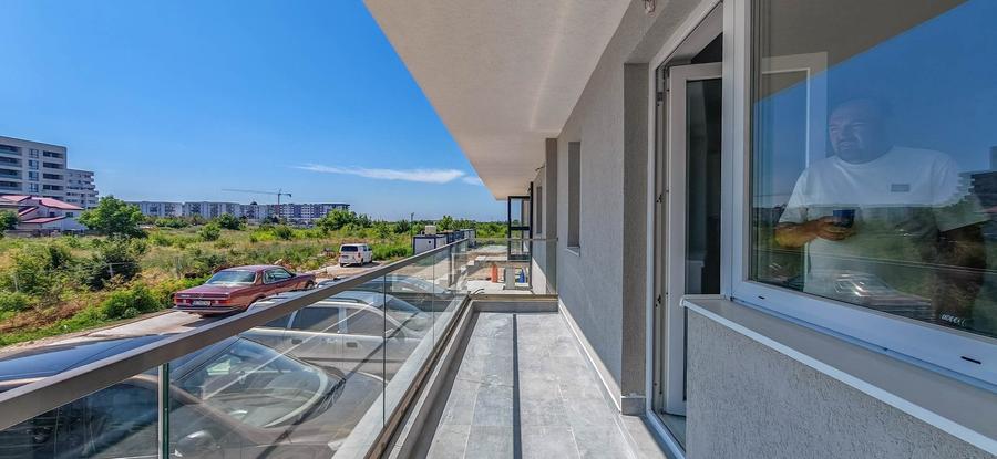 Apartament cu 3 camere decomandat în Berceni